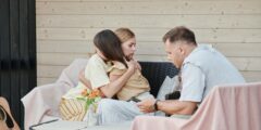 فهم مشاعرك يجعل الأبوة والأمومة أسهل