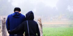 الأمر لا يتعلق بالكلمات: كيف نتعامل مع الحزن