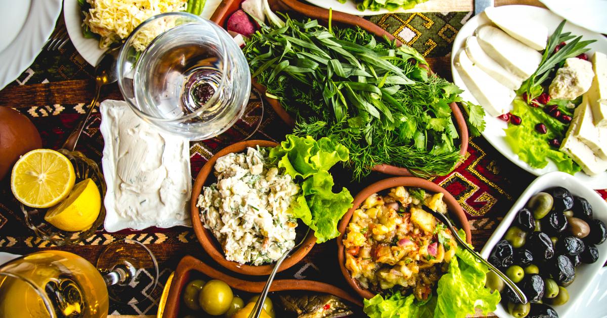 النظام الغذائي المتوسطي يخفف أعراض القولون العصبي: دراسة جديدة