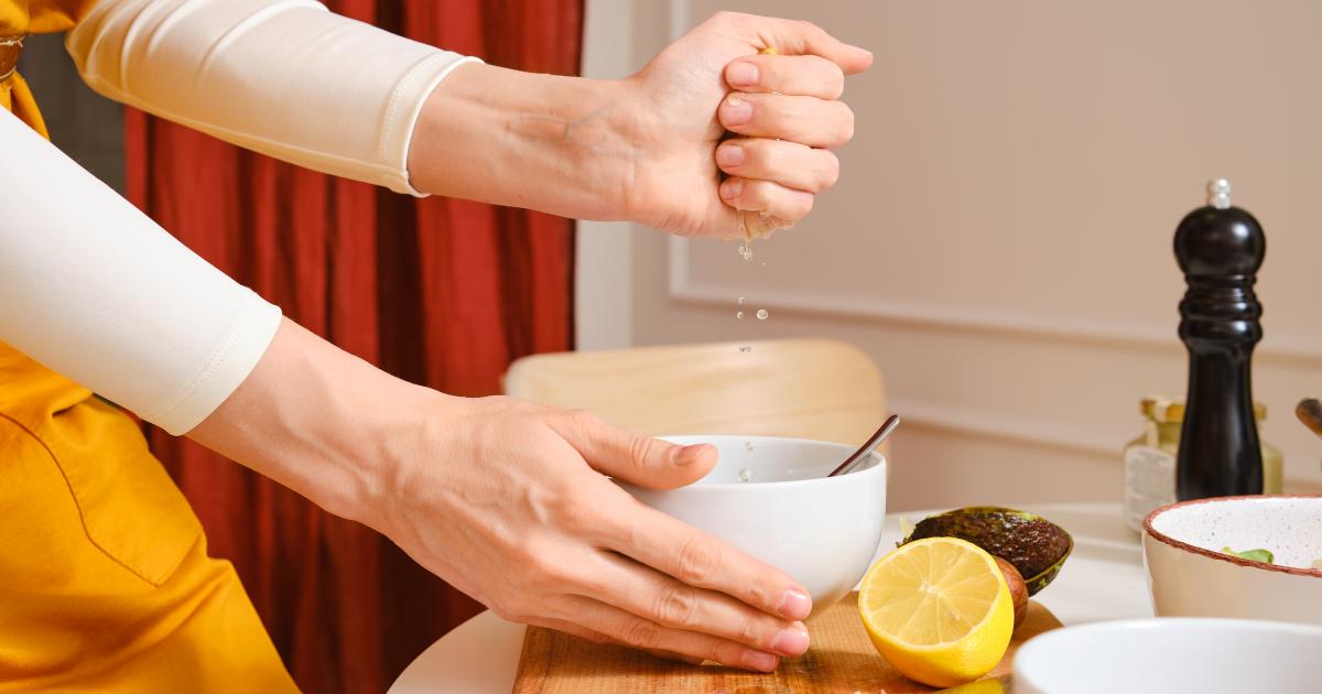 طرق طبيعية وعلاجات طبية للحصول على لون بشرة موحد