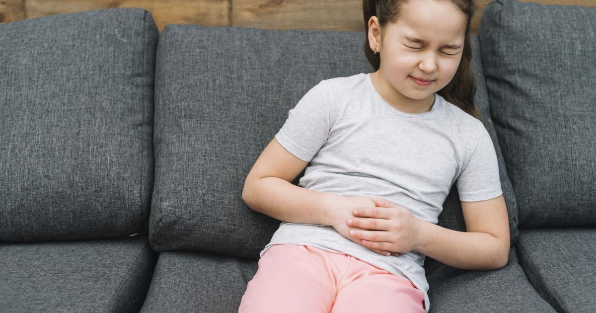 علاج ألم المعدة عند الأطفال والمراهقين