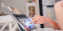 عندما يصبح الذكاء الاصطناعي رفيق الدراسة: الفرص والتحديات