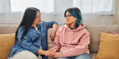 لماذا نتفادى “The Sex Talk” بينما يعلم الإباحية العلاقة الحميمة للأطفال