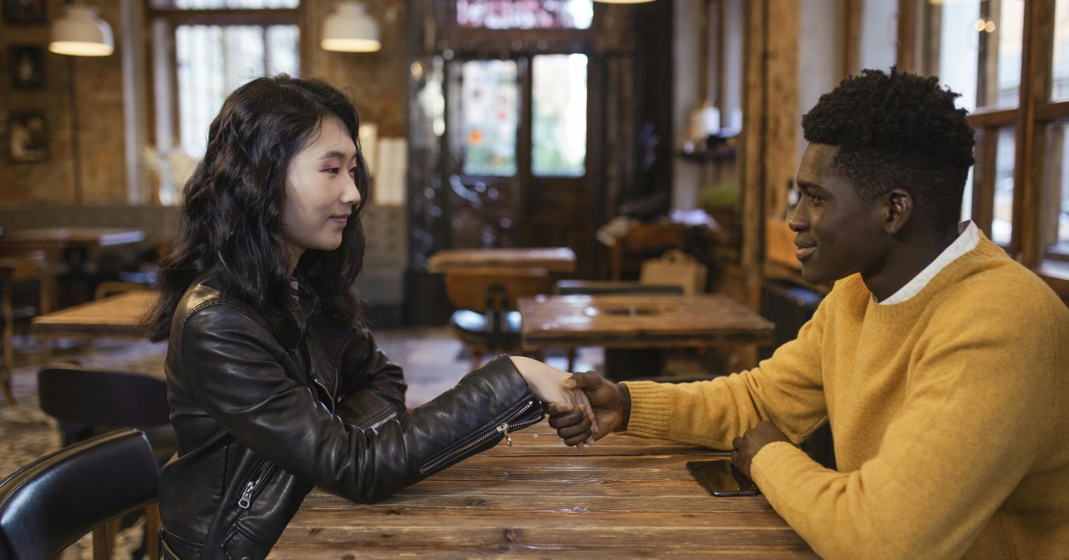 هل يحصل مستخدمو تطبيقات Hookup فعليًا على المزيد من الجنس؟