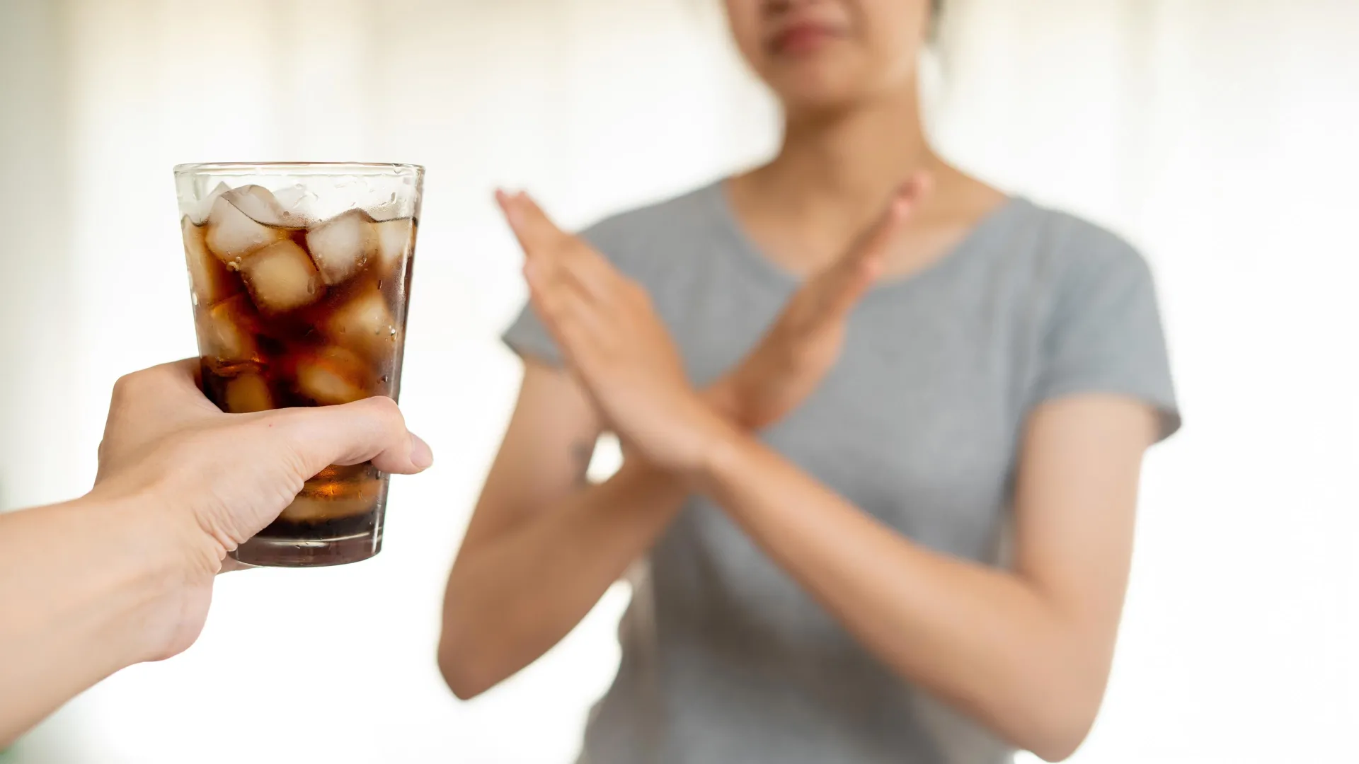 يحذر العلماء من أن حتى المشروبات الغازية “الدايت” قد تلحق الضرر بالكبد