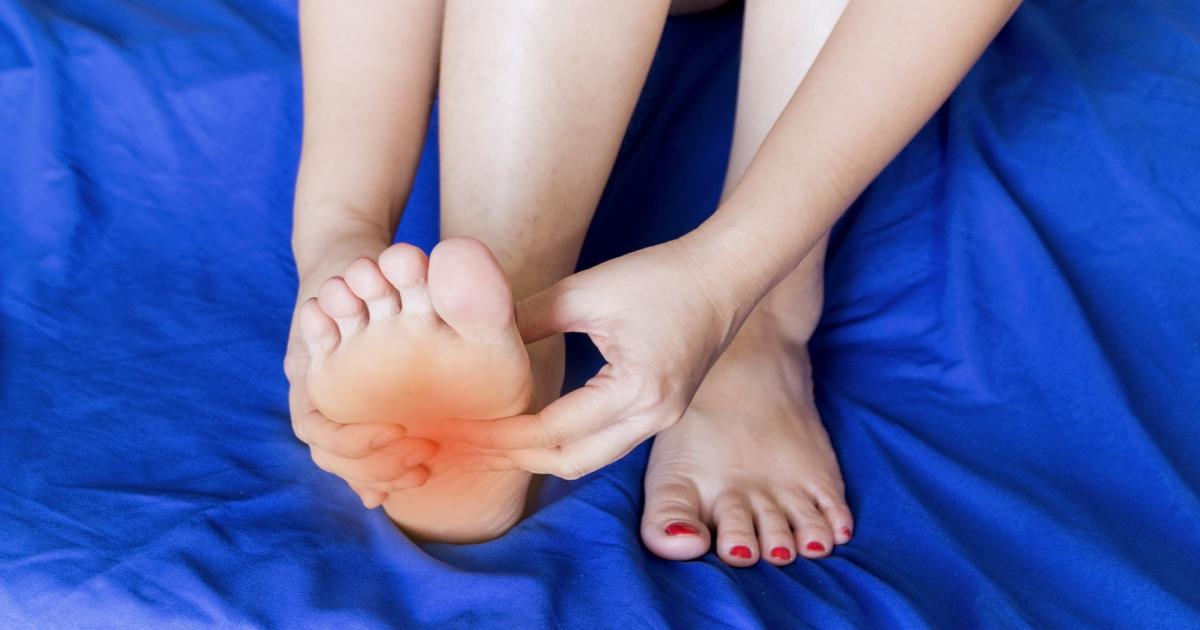 استمرار تورم القدم بعد دخول مسمار فيها..الأسباب والعلاج والوقاية