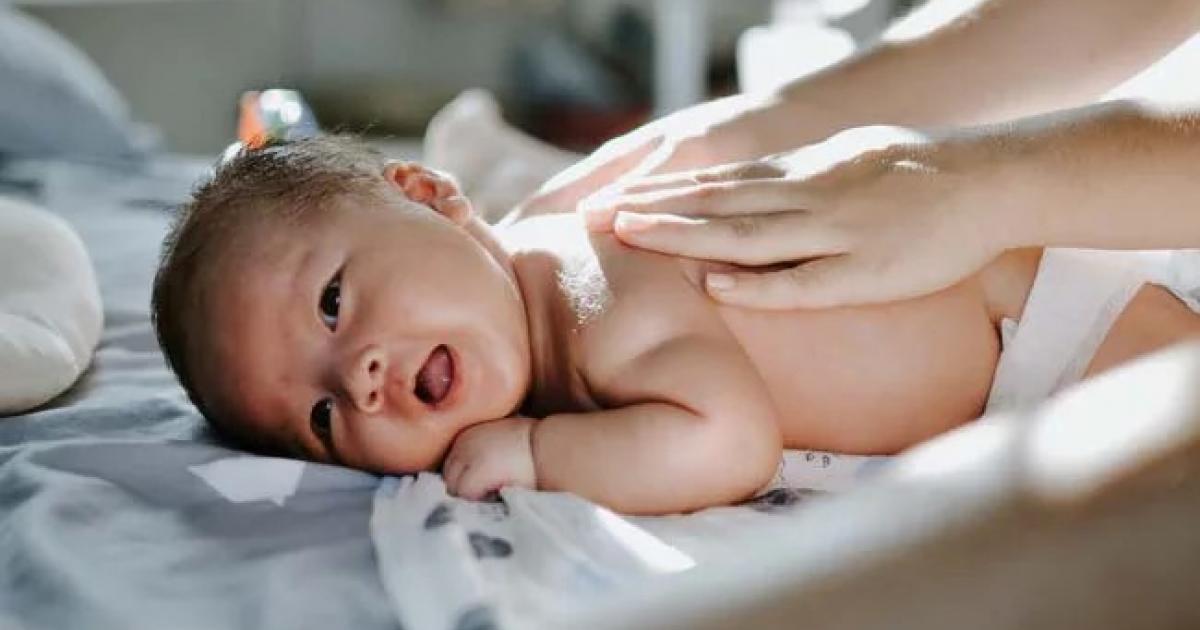 فوائد تدليك الرضع بزيت الزيتون وهل يقوي العظام؟