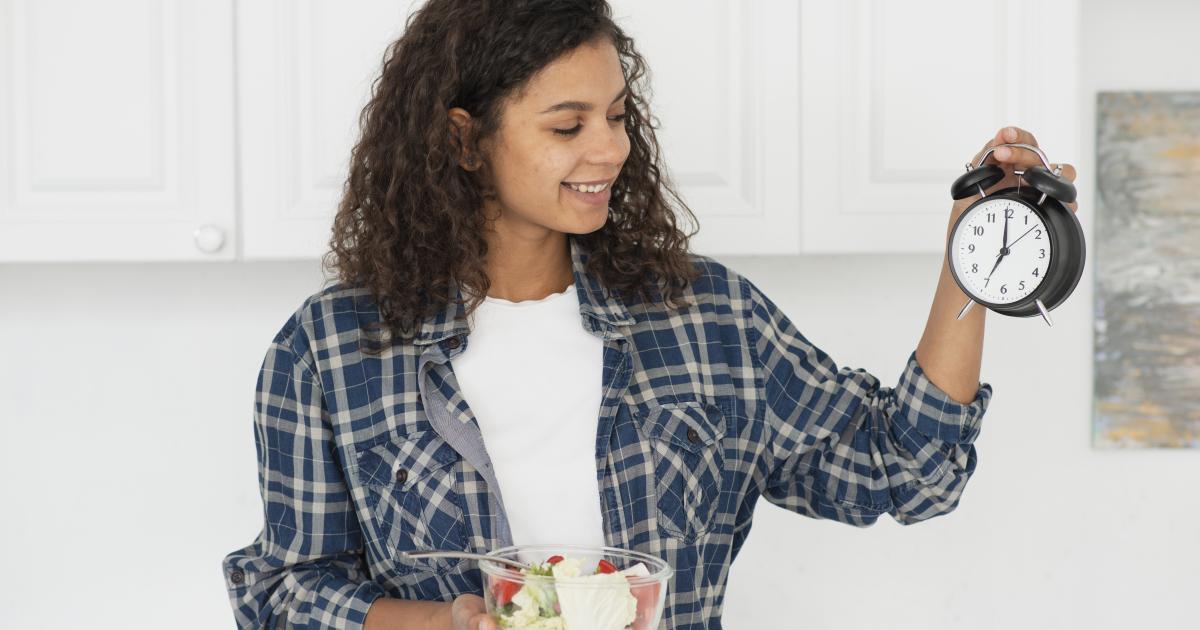 أضرار وفوائد نظام الصيام المتقطع للنساء في سن الإنجاب