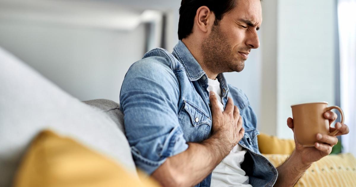 التدخين وألم الصدر.. علاقة معقّدة تتجاوز الرئتين