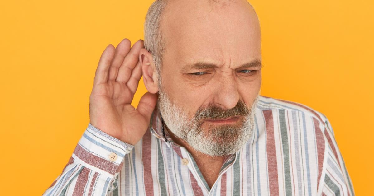 فقدان السمع في منتصف العمر قد يزيد من احتمال الإصابة بالخرف