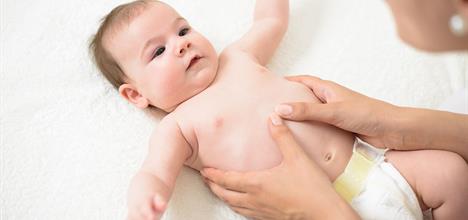 التشنجات الطفولية: الأعراض والأسباب والعلاج