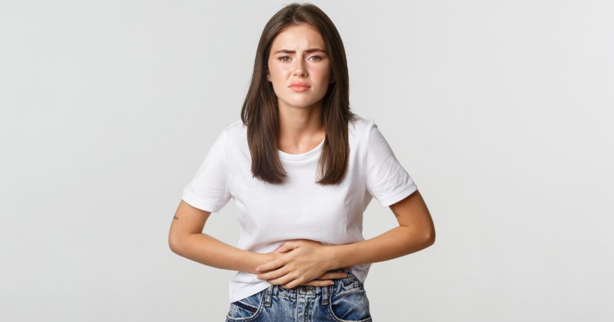 انتفاخ البطن ليس طبيعيًا! متى ينبغي الانتباه وما علاج النفخة ؟