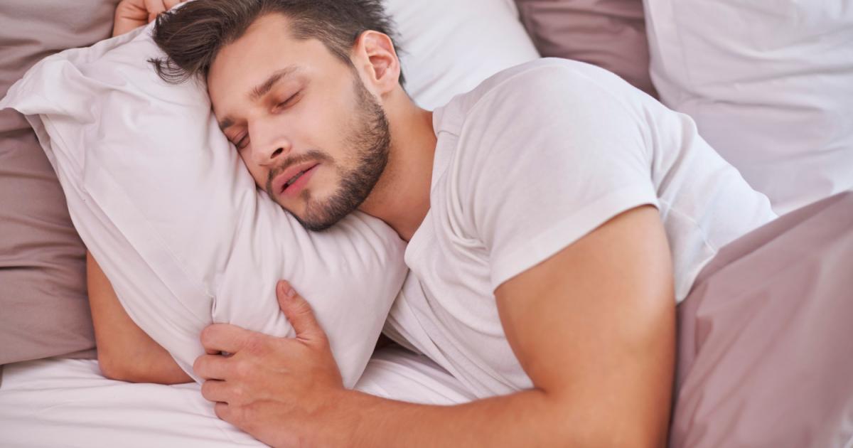 ما الفرق بين الراحة و النوم الصحي وما تأثيرهما على الصحة؟