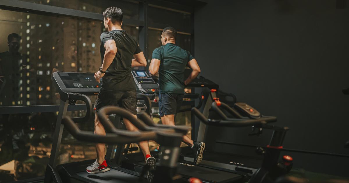 ممارسة الرياضة قبل النوم.. هل تعزز صحتك أم تُعكِّر نومك؟