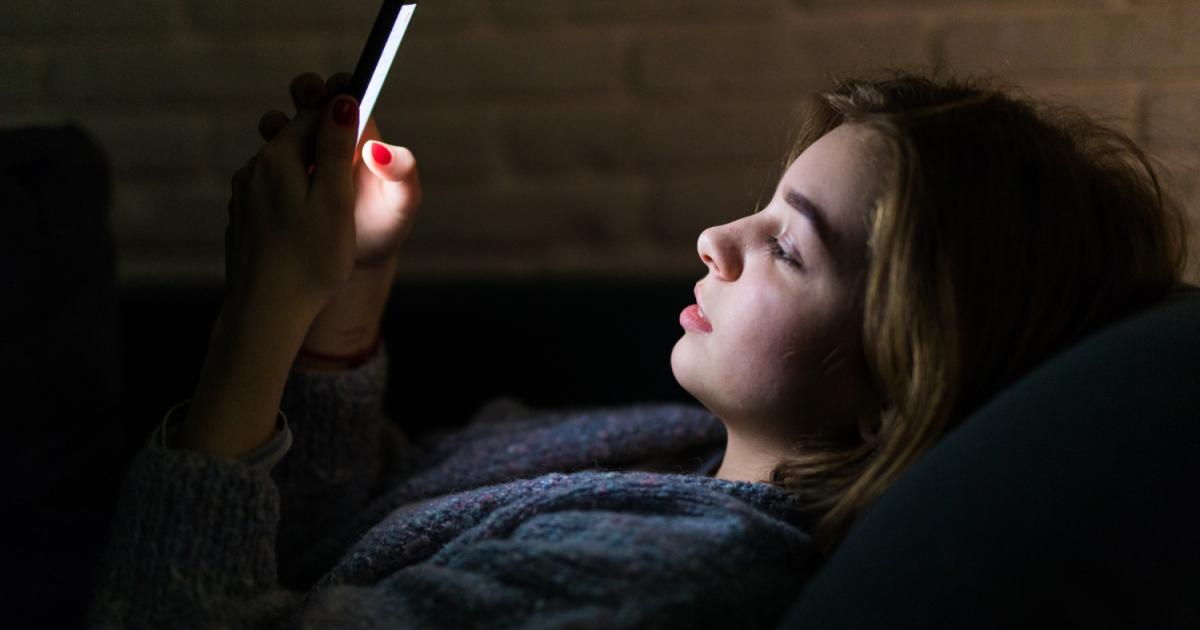 التحقق المستمر من الهاتف وممارسات أخرى على هاتفك تشير إلى القلق