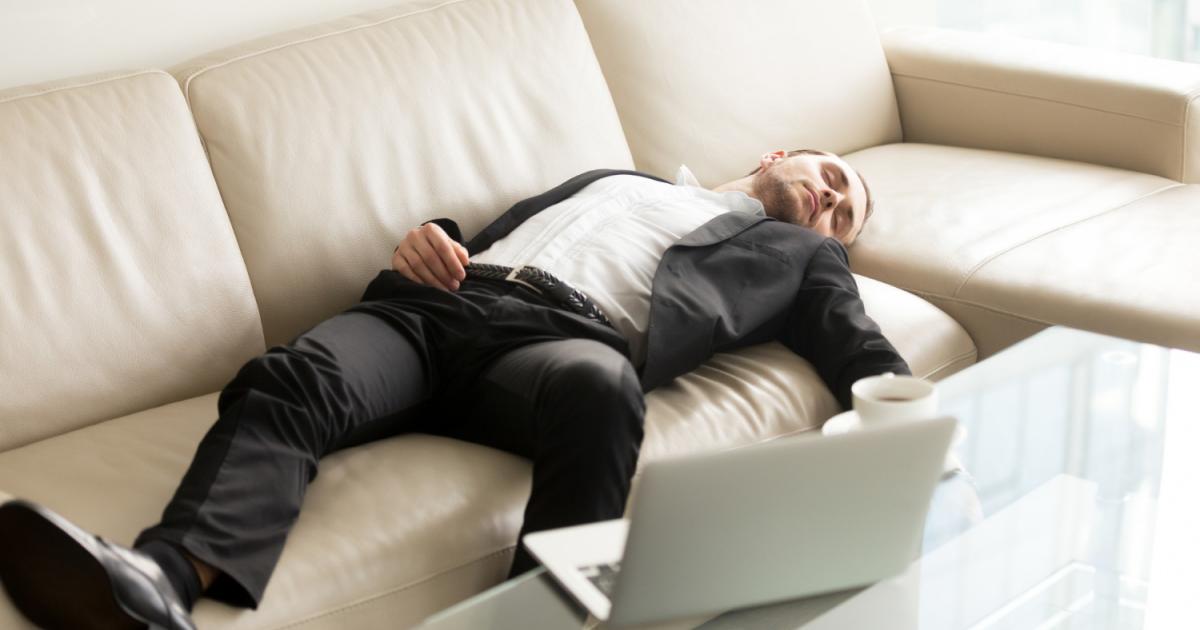 الكسل أم فرط التحفيز العصبي .. كيف تميز بينهما؟