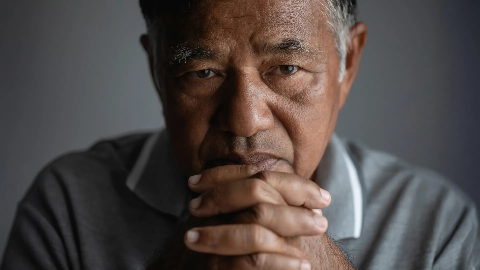 قد يؤدي هذا النوع الخفي من التوتر إلى إتلاف ذاكرتك مع تقدمك في العمر