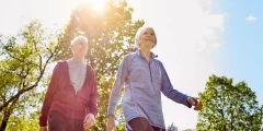 المشي اليومي يقلل من خطر الوفاة وأمراض القلب