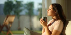 تناول القهوة يوميًا يقلل من خطر الإصابة بالخرف بنسبة 35%