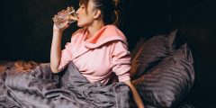 7 عادات ليلية لتحسين صحة الأمعاء ودعم الهضم بشكل طبيعي