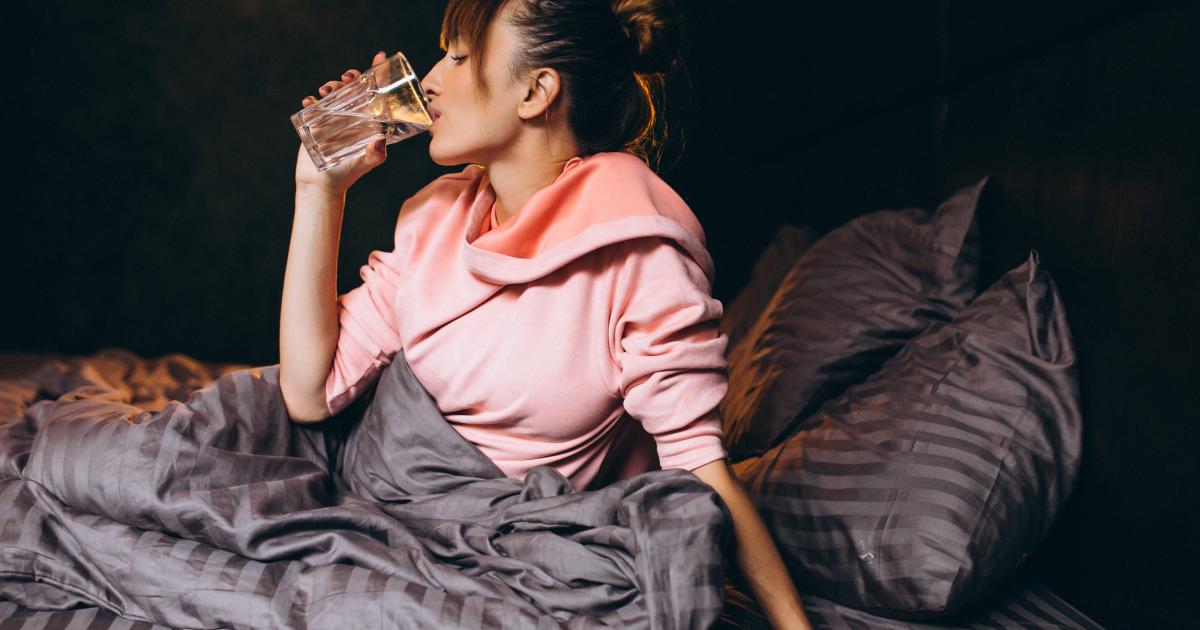 7 عادات ليلية لتحسين صحة الأمعاء ودعم الهضم بشكل طبيعي