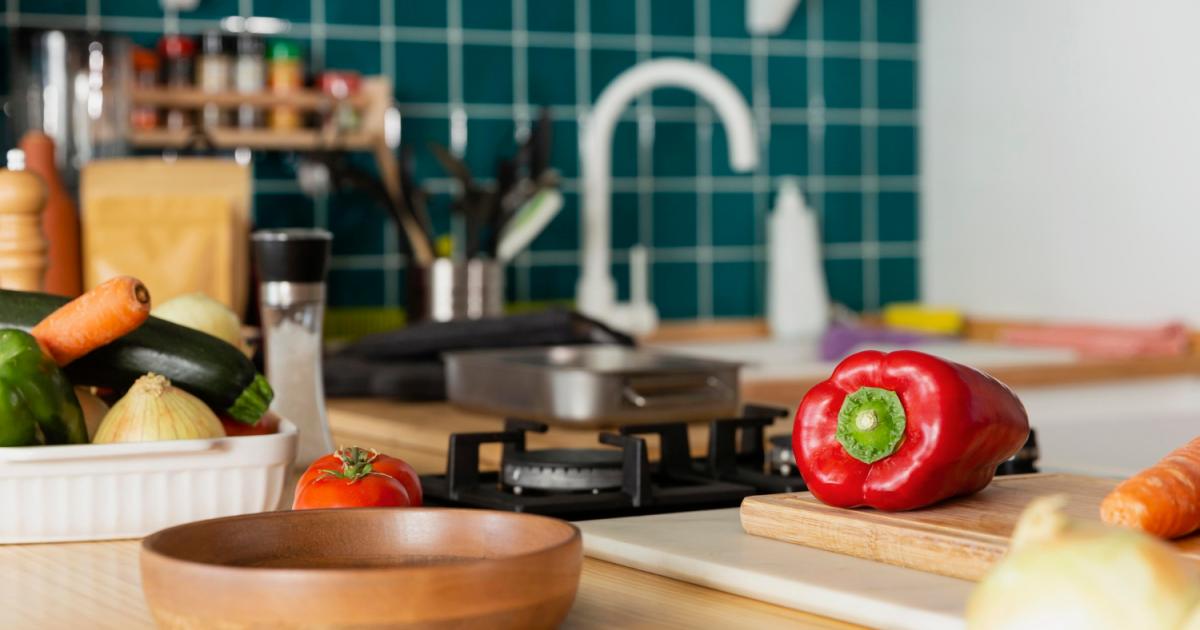 أسباب التسمم الغذائي في المطبخ.. عادات قد تعرضك للخطر