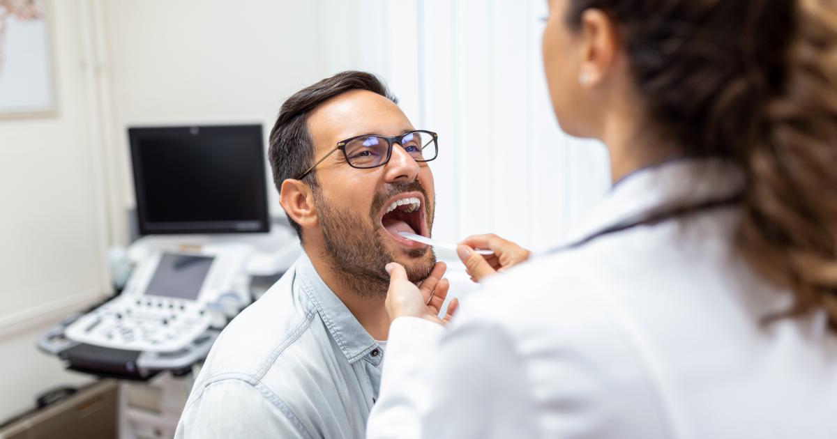 الأطعمة المفيدة لالتهاب اللوزتين: ماذا تأكل وماذا تتجنب؟