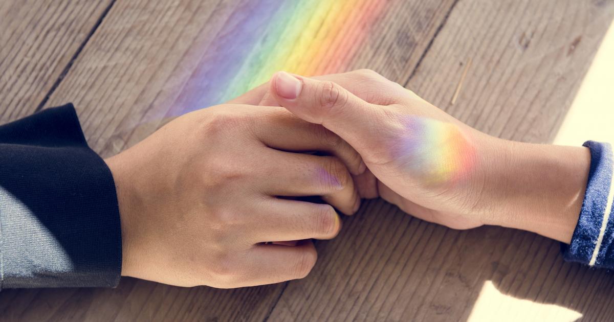 المثلية الجنسية كعرض لانكسارات الطفولة: قراءة نفسية علاجية