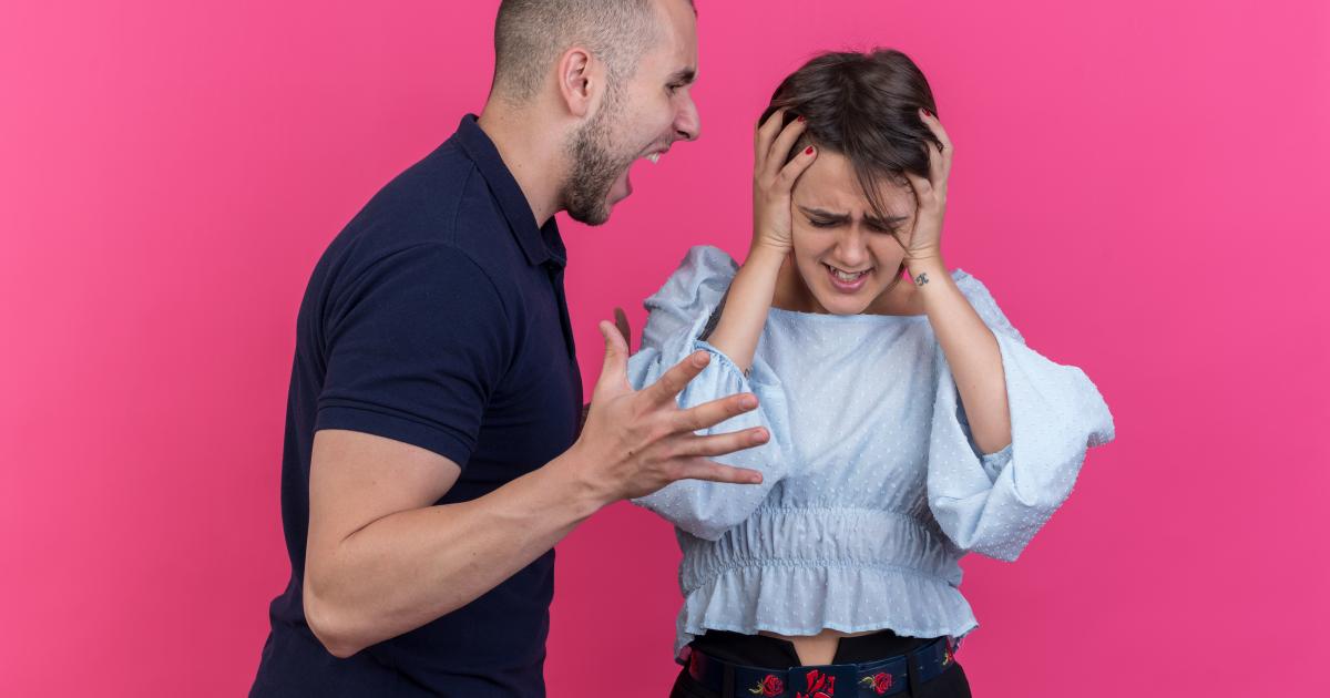 كيف أتعامل مع صدمة اكتشاف خيانة الشريك بعد 23 سنة من الزواج؟