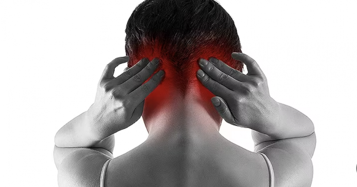 ما أسباب ألم مؤخرة الرأس ومتى تستدعي القلق؟ إليك 8 منها